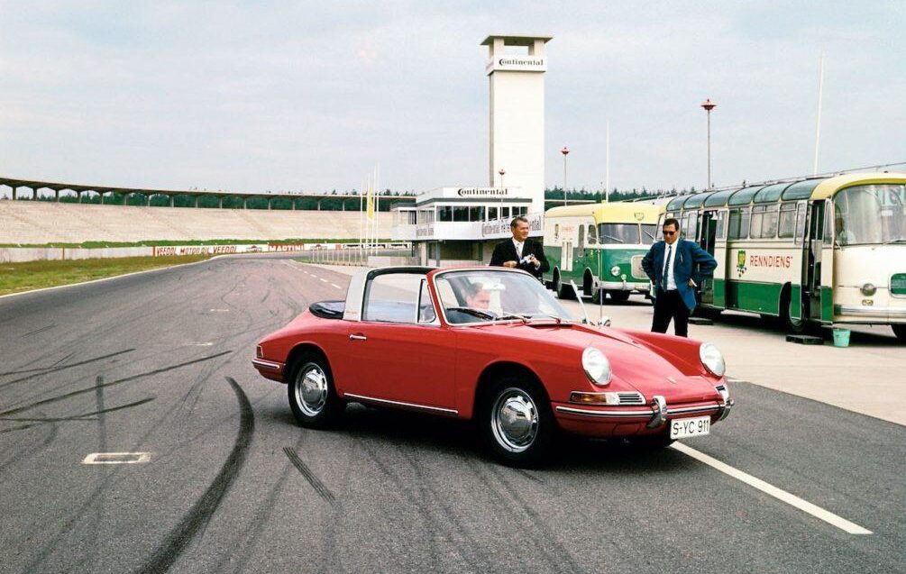 「【ポルシェ図鑑】「ポルシェ 911タルガ（1967）」911的オープンエアモータリングの解釈。」の3枚目の画像