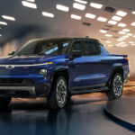 GM、フルサイズ電動ピックアップ「シボレー シルバラード EV」を初公開 - Headlining GM’s CES 2022 is the 2024 Chevrolet Silverado EV. This reimagined full-size pickup was developed from the ground up and leverages the power of GM’s Ultium Platform.