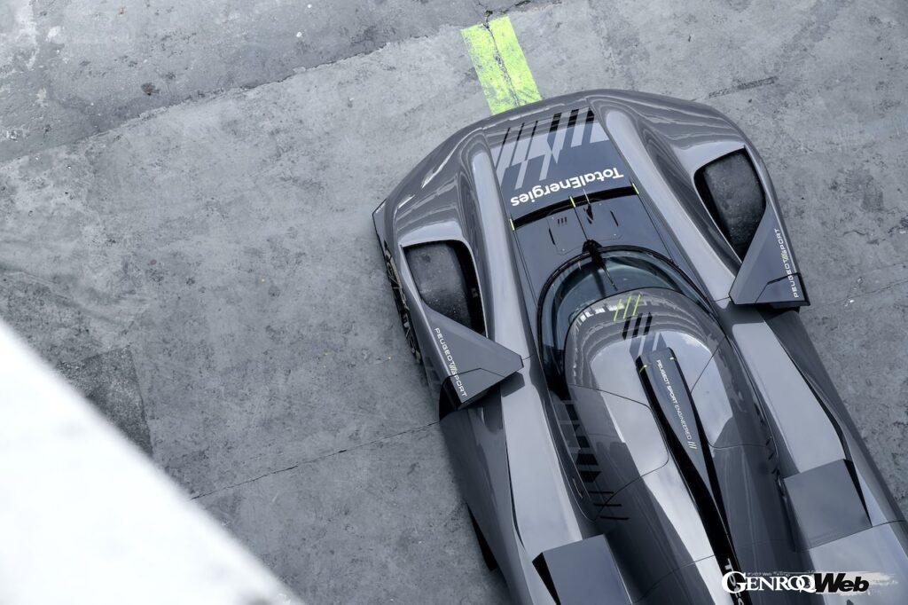 「プジョー 9X8の最新写真公開！ 野心的なハイブリッドハイパーカーをデザインディレクターが解説 【動画】」の1枚目の画像