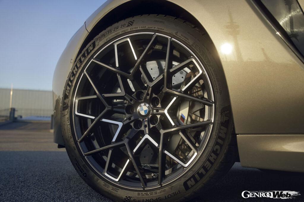 「BMW M8 コンペティション・シリーズに改良新型がデビュー！ 新色の追加&コクピットの機能性を向上 【動画】」の9枚目の画像