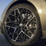 「BMW M8 コンペティション・シリーズに改良新型がデビュー！ 新色の追加&コクピットの機能性を向上 【動画】」の9枚目の画像ギャラリーへのリンク