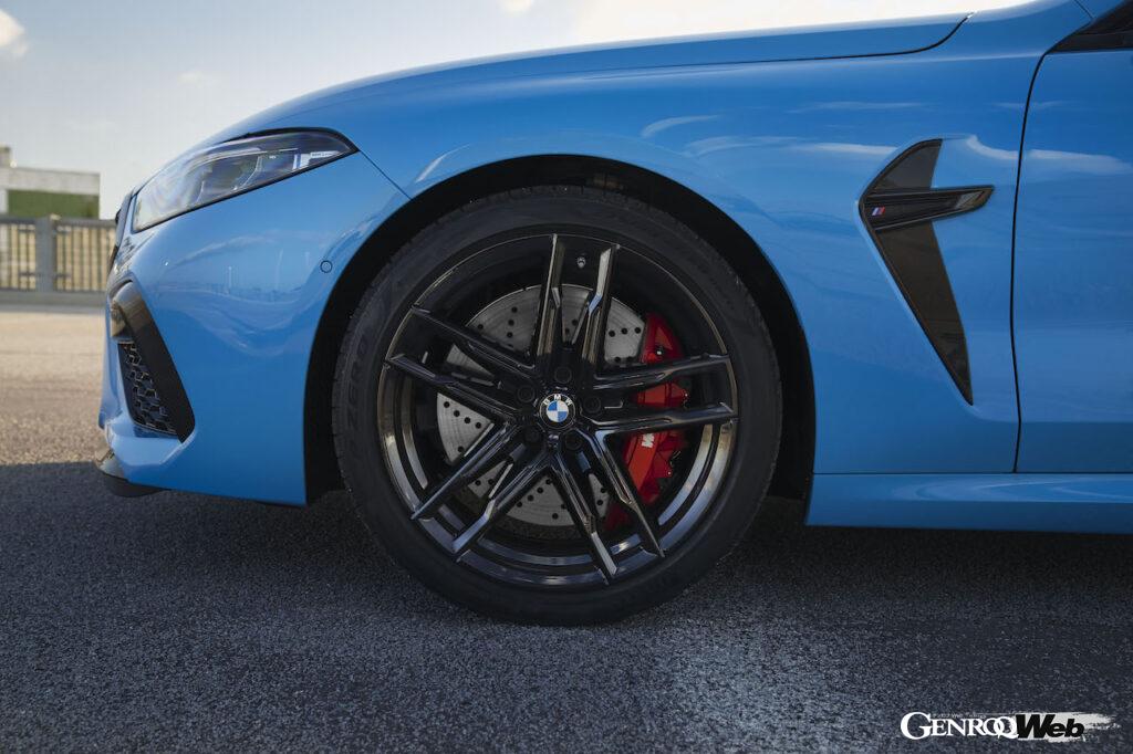 「BMW M8 コンペティション・シリーズに改良新型がデビュー！ 新色の追加&コクピットの機能性を向上 【動画】」の33枚目の画像