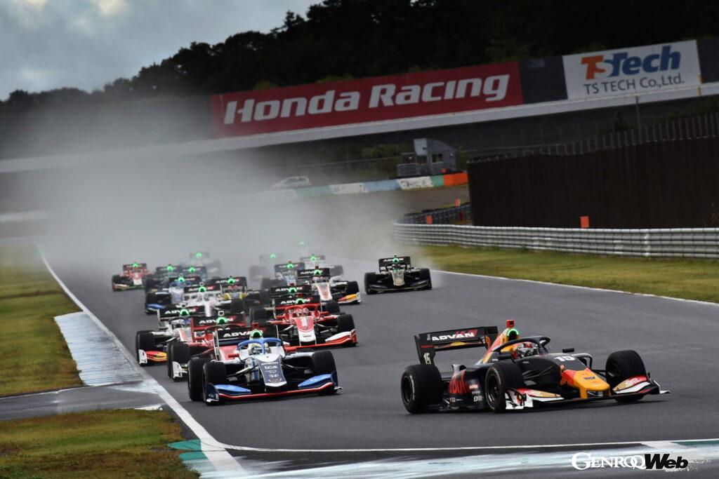 全日本スーパーフォーミュラ選手権 2021 第6戦のレースシーン