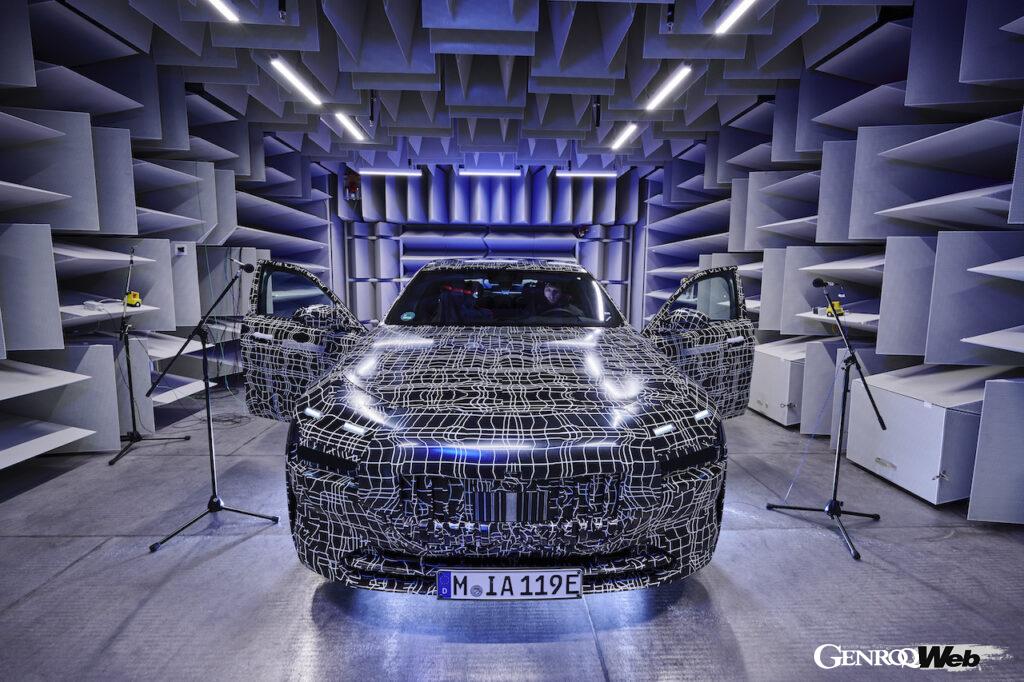 「BMW i7は「究極の静音性能」を目指す。EV特有のノイズを解消する方法とは？」の11枚目の画像