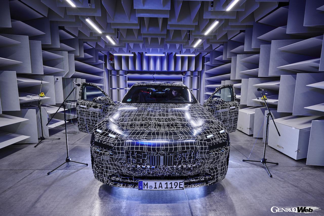 BMW i7は「究極の静音性能」を目指す。EV特有のノイズを解消する方法とは？ ｜ GENROQ (ゲンロク ウェブ)