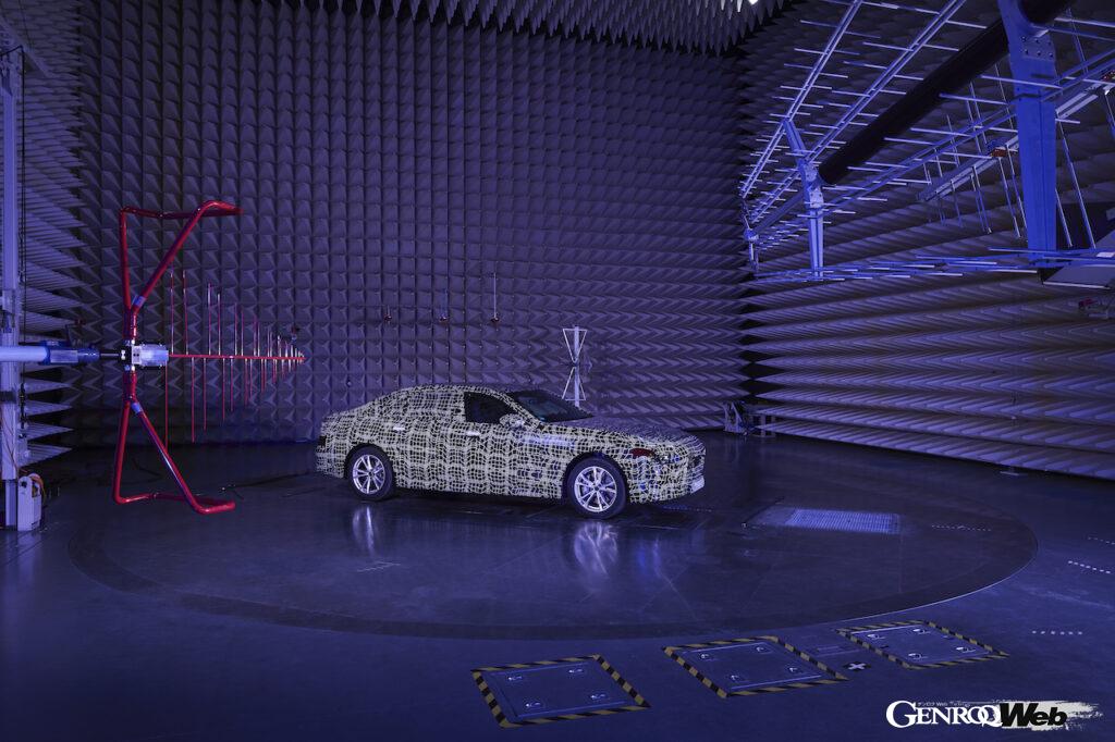 「BMW i7は「究極の静音性能」を目指す。EV特有のノイズを解消する方法とは？」の22枚目の画像