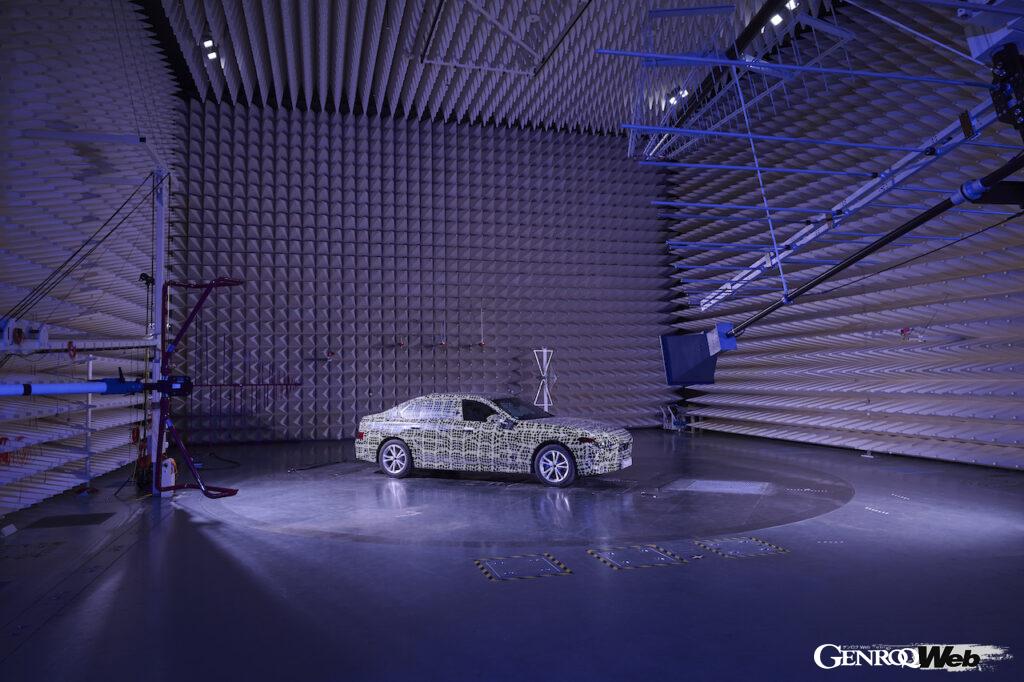「BMW i7は「究極の静音性能」を目指す。EV特有のノイズを解消する方法とは？」の24枚目の画像