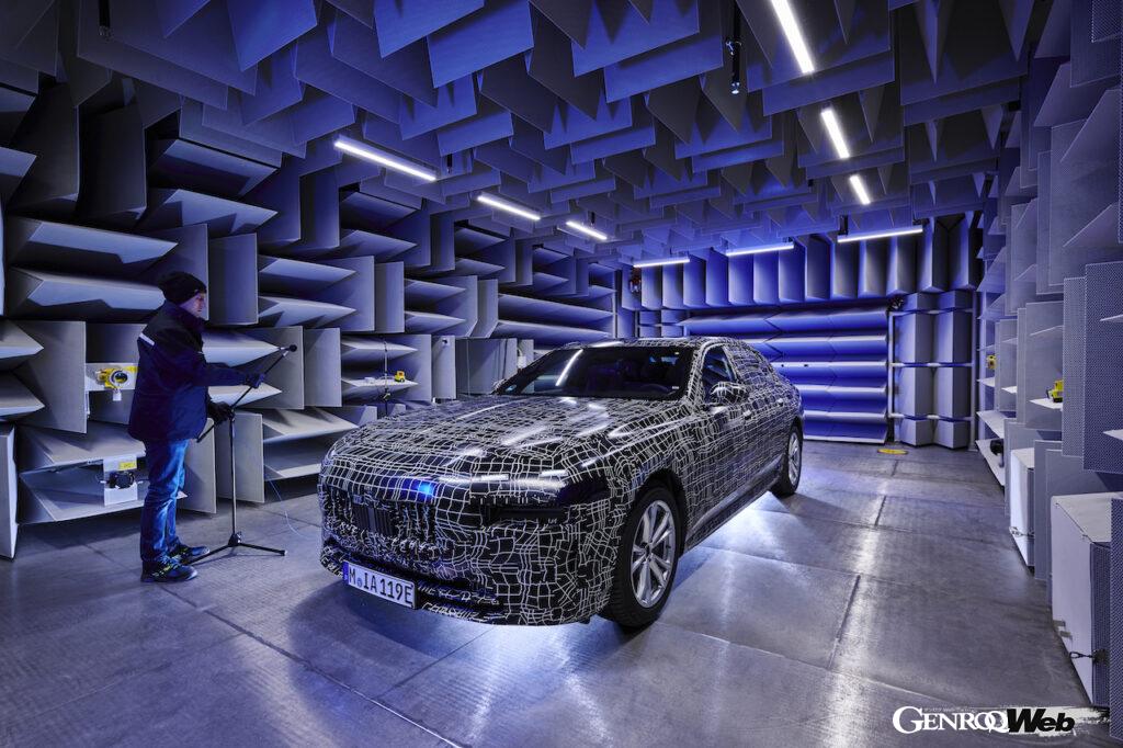 「BMW i7は「究極の静音性能」を目指す。EV特有のノイズを解消する方法とは？」の9枚目の画像
