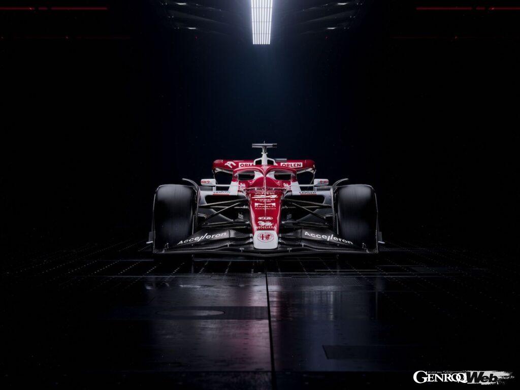 「アルファロメオ、2022年シーズンに向けた新規定F1マシン「C42」を公開 【動画】」の3枚目の画像