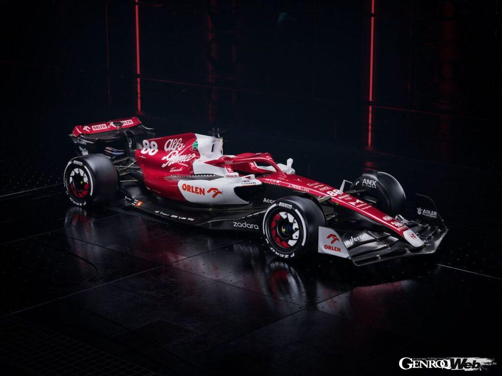 「アルファロメオ、2022年シーズンに向けた新規定F1マシン「C42」を公開 【動画】」の4枚目の画像