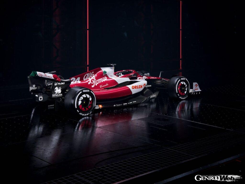 「アルファロメオ、2022年シーズンに向けた新規定F1マシン「C42」を公開 【動画】」の7枚目の画像