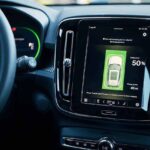 ボルボ、新たなワイヤレス充電技術の耐久実証テストをスタート。北欧最大のタクシー業者とタッグ - Volvo Cars tests new wireless charging technology