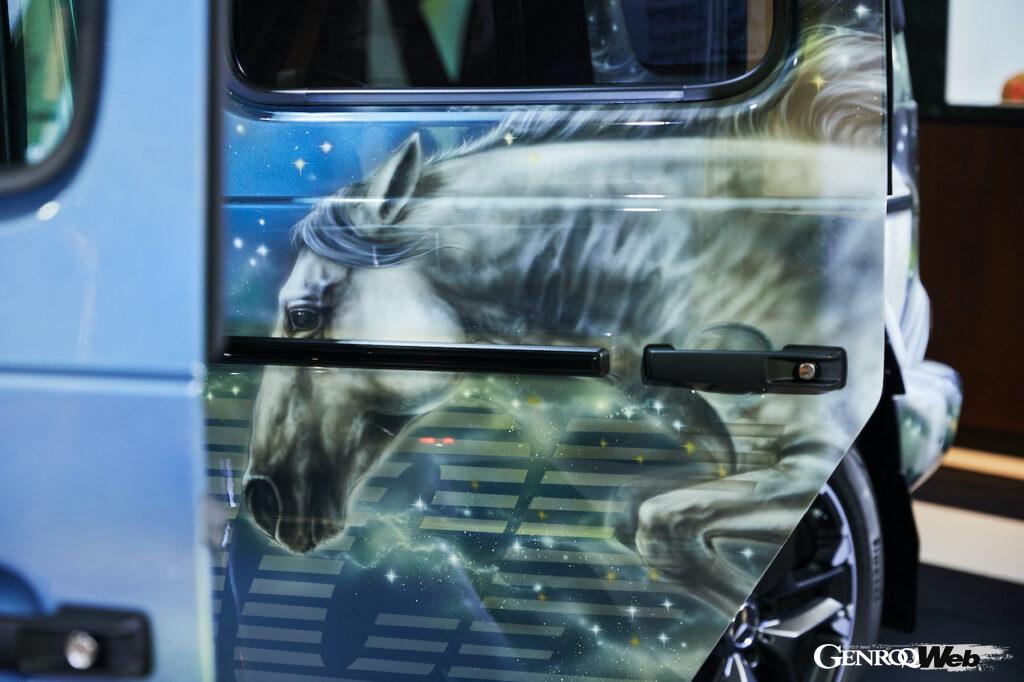 「メルセデスAMGとストリートブランドがコラボ！ 世界にたった1台のアートカーを東京で公開 【動画】」の16枚目の画像