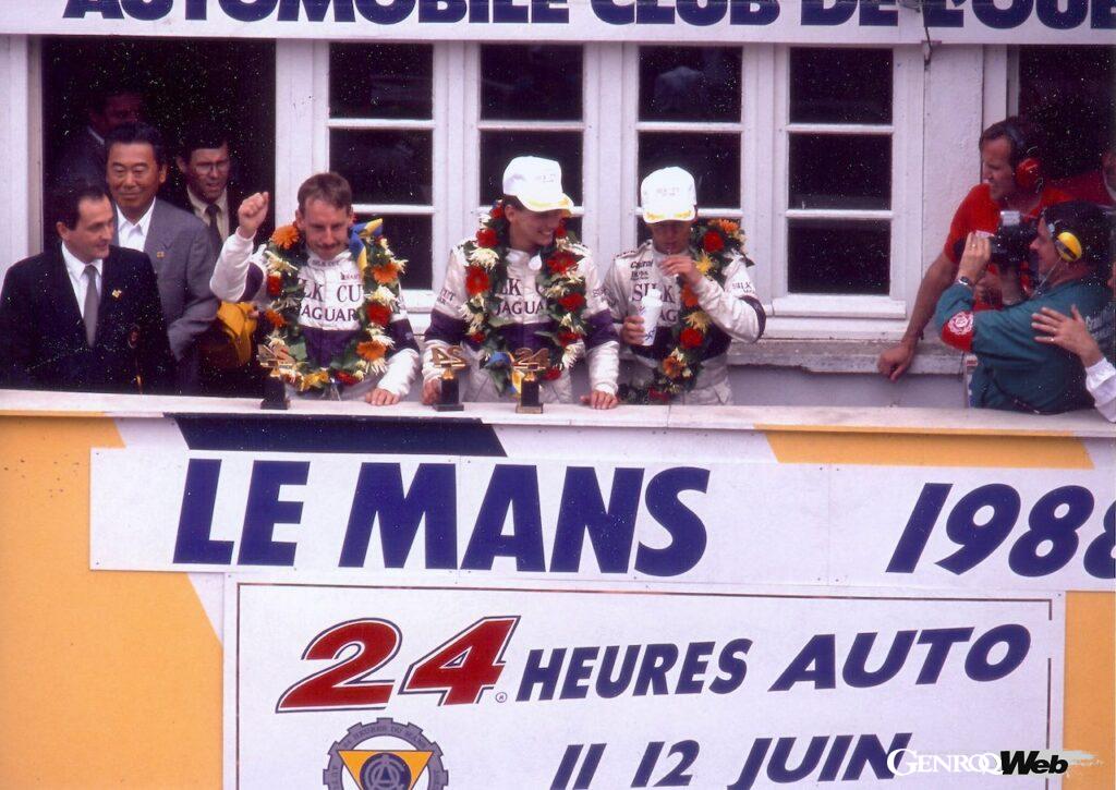 1988年のル・マン時間レースを制し、表彰されるアンディ・ウォレス