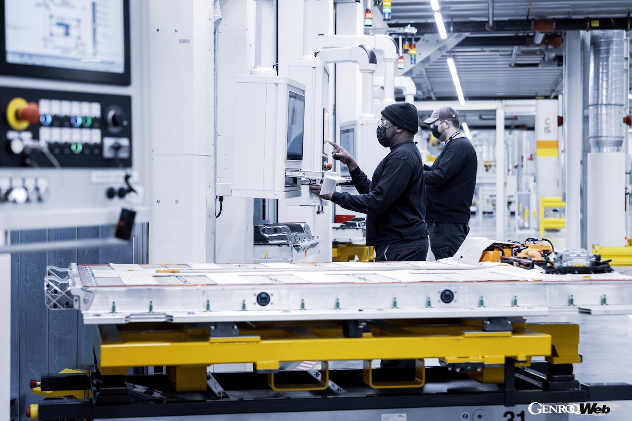 「メルセデス・ベンツ EQSがインテリアを先行公開！ アラバマの新バッテリー工場も本格稼働へ」の16枚目の画像