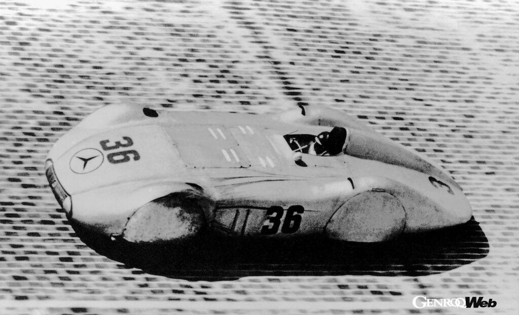1937年5月30日のインターナショナル アヴス レースを走るメルセデス・ベンツW25ストリームライン