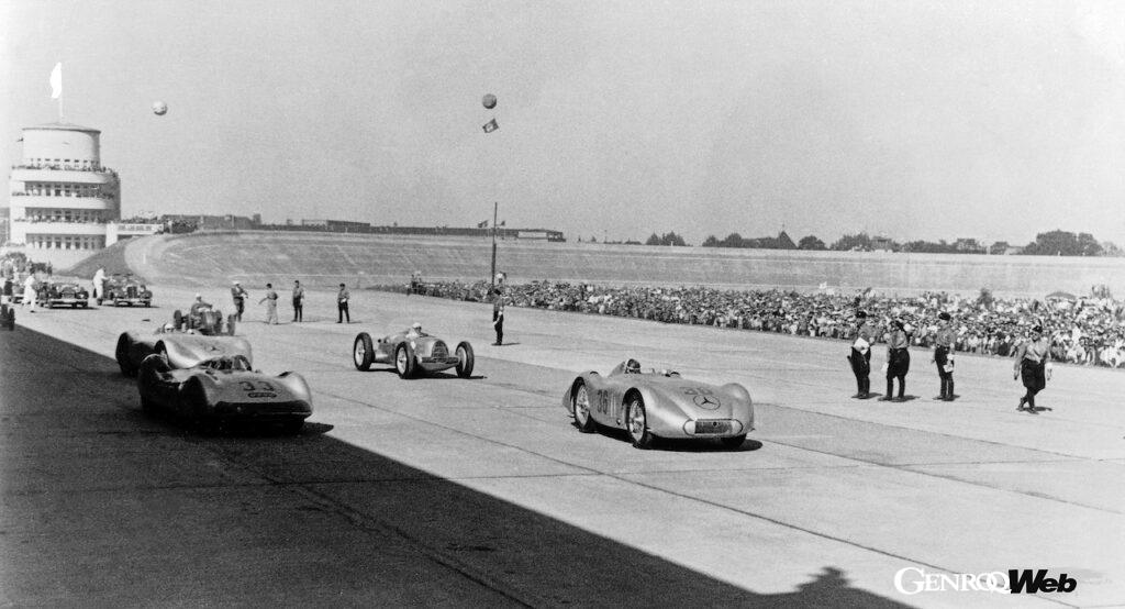 1937年5月30日に開催されたインターナショナル アヴス レース。スタート前の様子。