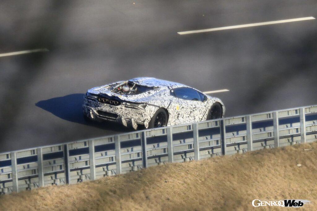 「【スクープ！】ランボルギーニ アヴェンタドール後継モデルのテストをキャッチ！ パワーユニットを露出した状態で走行」の9枚目の画像