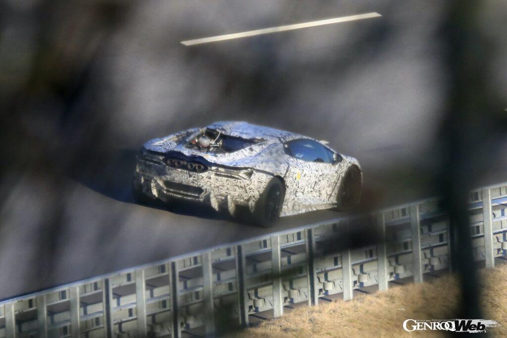 「【スクープ！】ランボルギーニ アヴェンタドール後継モデルのテストをキャッチ！ パワーユニットを露出した状態で走行」の10枚目の画像
