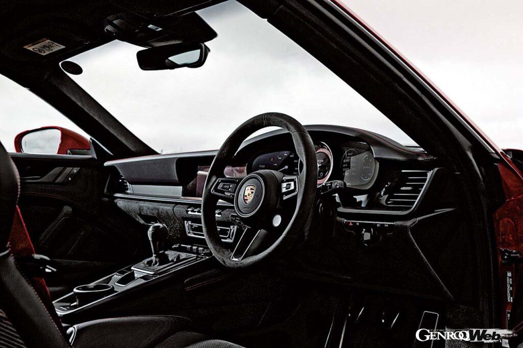 ポルシェ 911 GTSのコクピット