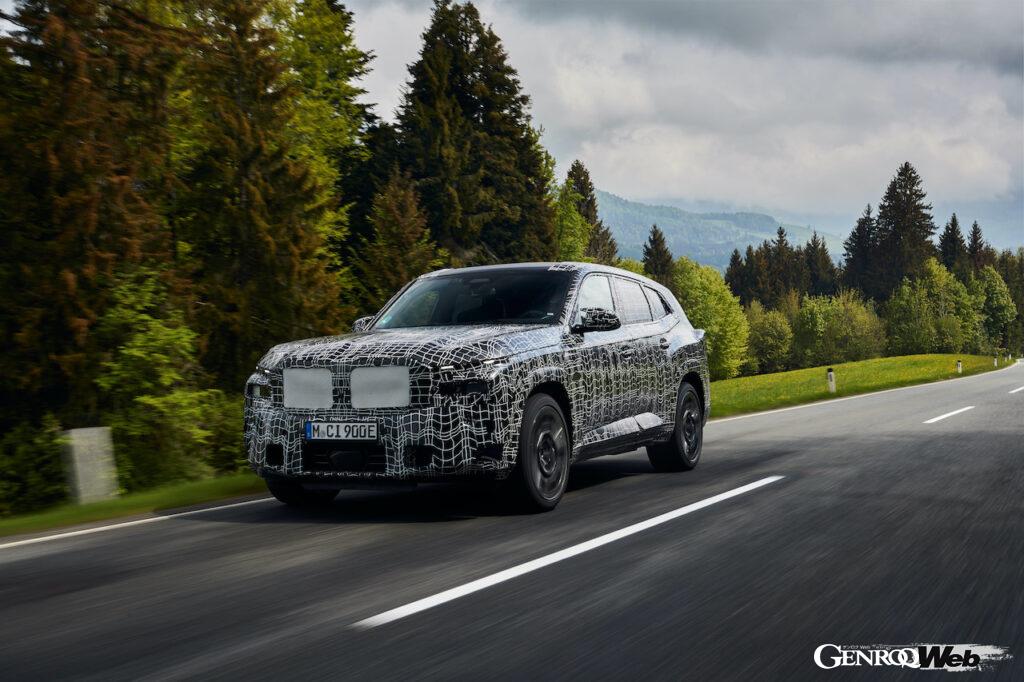 ドイツ国内の公道で入念なテストが続けられている、プラグインハイブリッドSUV「BMW XM」。