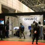 「超リアルなドライビングシミュレーター「DRiVe-X」とは？ 【IROC：東京オートサロン2022】」の3枚目の画像ギャラリーへのリンク