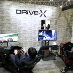 「超リアルなドライビングシミュレーター「DRiVe-X」とは？ 【IROC：東京オートサロン2022】」の4枚目の画像ギャラリーへのリンク
