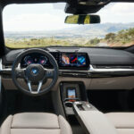 「コンパクトSUV「BMW X1」フルモデルチェンジ！ 全幅1845mmの手頃なサイズは健在でPHEVやBEV仕様もラインナップ 【動画】」の15枚目の画像ギャラリーへのリンク
