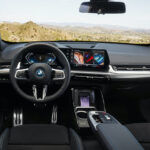 「コンパクトSUV「BMW X1」フルモデルチェンジ！ 全幅1845mmの手頃なサイズは健在でPHEVやBEV仕様もラインナップ 【動画】」の24枚目の画像ギャラリーへのリンク