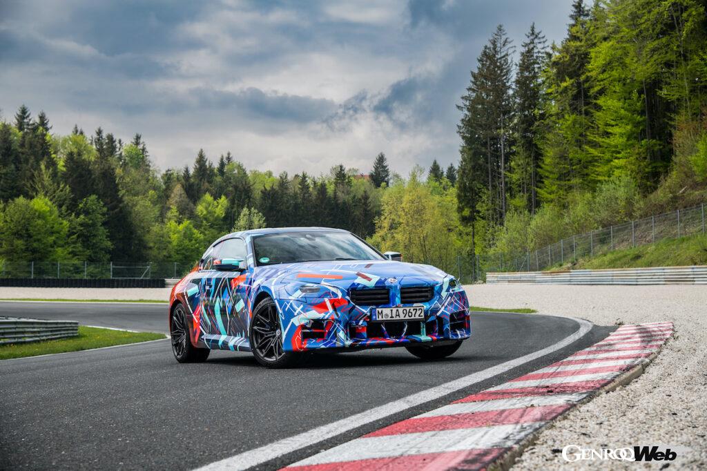 「やっぱりストレート6だ！ M3／M4と同じ3.0リッター直6ツインターボを搭載する新型BMW M2がサーキットで最終テスト」の26枚目の画像