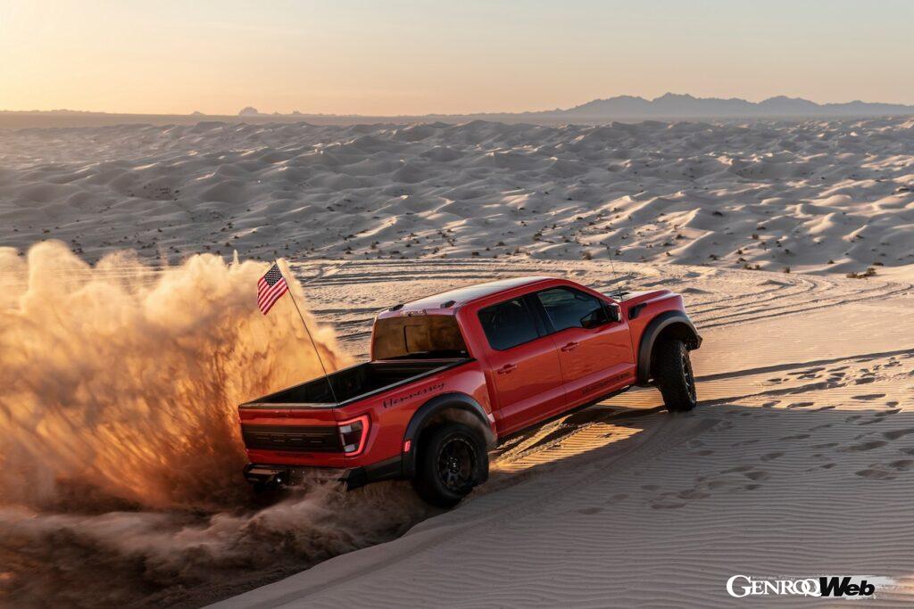 「究極のハイパフォーマンストラック、ヘネシー・パフォーマンス ヴェロキラプター 600が灼熱の砂漠でテストを敢行。900Nmで砂丘の斜面をドリフト 【動画】」の2枚目の画像
