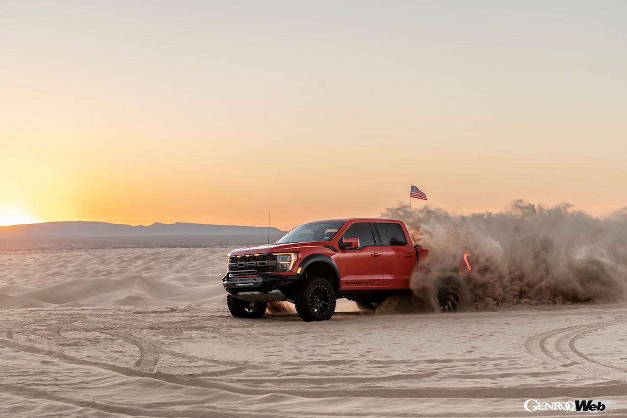 「究極のハイパフォーマンストラック、ヘネシー・パフォーマンス ヴェロキラプター 600が灼熱の砂漠でテストを敢行。900Nmで砂丘の斜面をドリフト 【動画】」の5枚目の画像