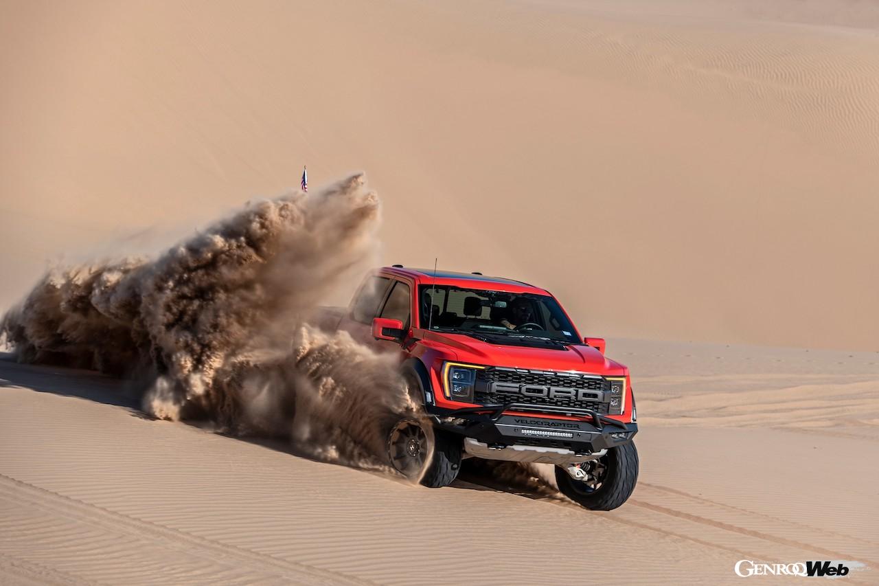 「究極のハイパフォーマンストラック、ヘネシー・パフォーマンス ヴェロキラプター 600が灼熱の砂漠でテストを敢行。900Nmで砂丘の斜面をドリフト 【動画】」の12枚目の画像