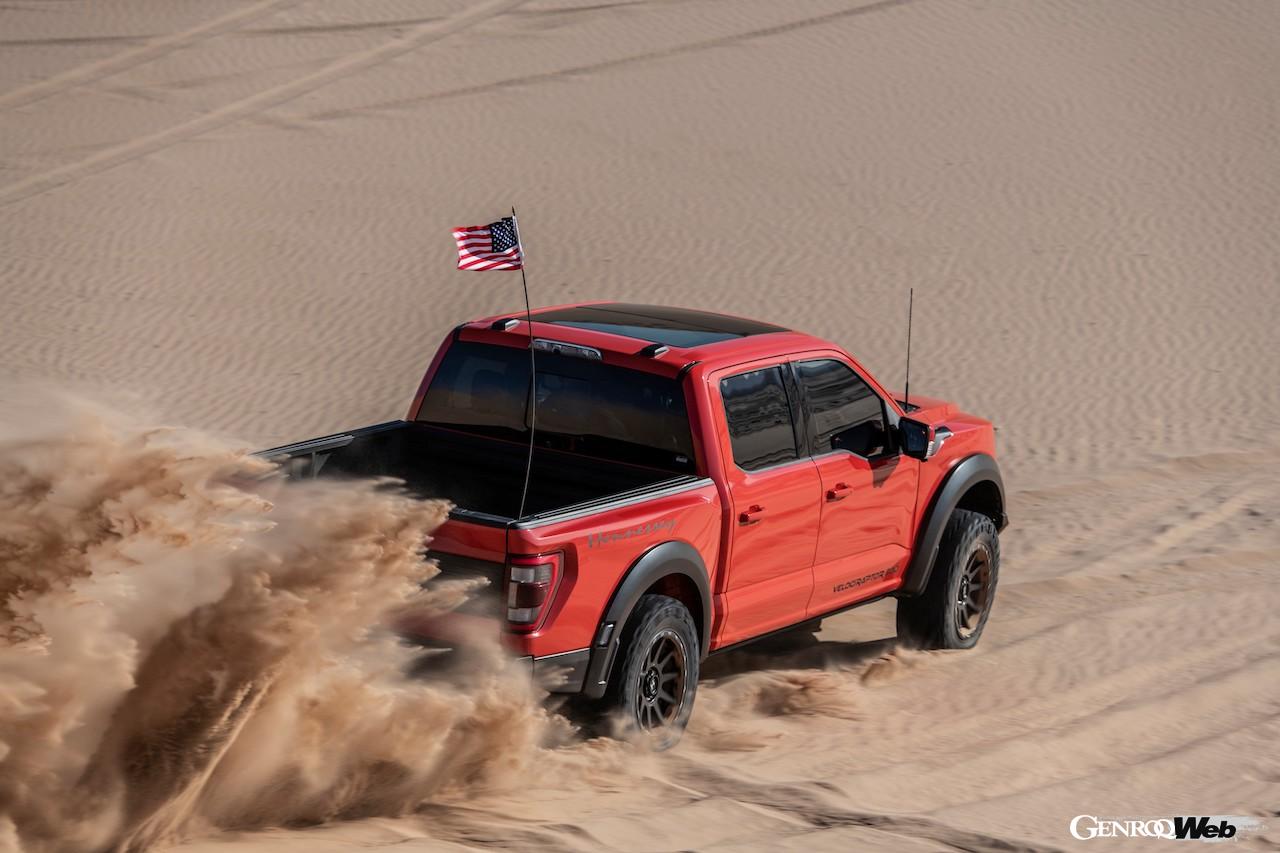 「究極のハイパフォーマンストラック、ヘネシー・パフォーマンス ヴェロキラプター 600が灼熱の砂漠でテストを敢行。900Nmで砂丘の斜面をドリフト 【動画】」の13枚目の画像