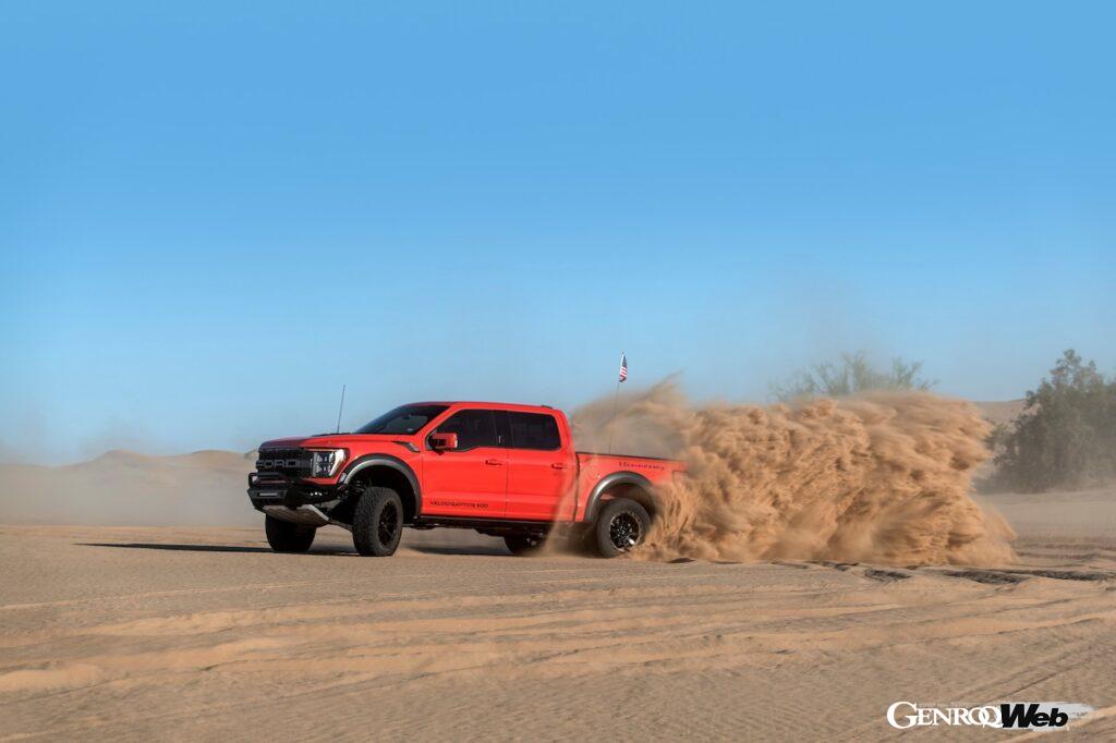「究極のハイパフォーマンストラック、ヘネシー・パフォーマンス ヴェロキラプター 600が灼熱の砂漠でテストを敢行。900Nmで砂丘の斜面をドリフト 【動画】」の16枚目の画像
