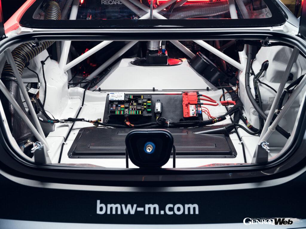 「BMW M4 GT4、アメリカでワールドプレミア！ 最高出力550psを発揮するカスタマー向けレーシングカーの大本命」の19枚目の画像