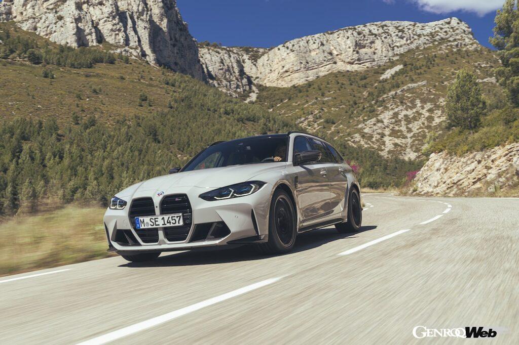 BMW M3 ツーリングの走行シーン