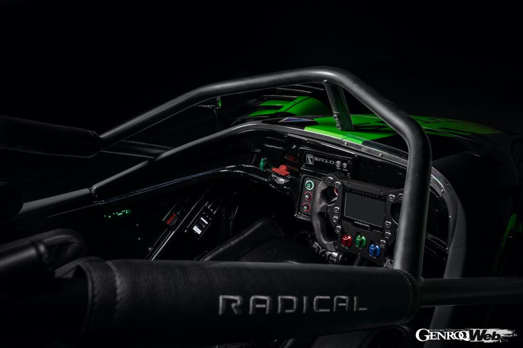 「公道を走れるレーシングカー、ラディカル SR10に頭部保護デバイス「コクピット・セーフティ・ストラクチャー」を新たに開発」の2枚目の画像