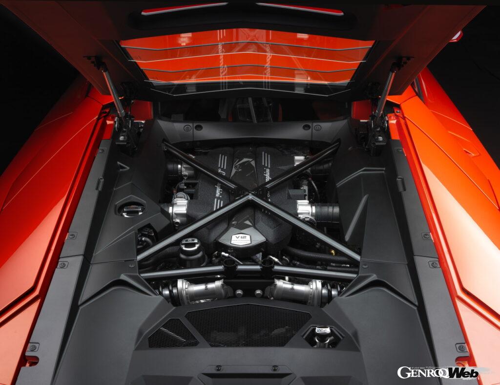 「カーボンとアルミを駆使して超軽量となった新V12ミッドシップ「アヴェンタドール」（2011）【ランボルギーニ ヒストリー】」の2枚目の画像