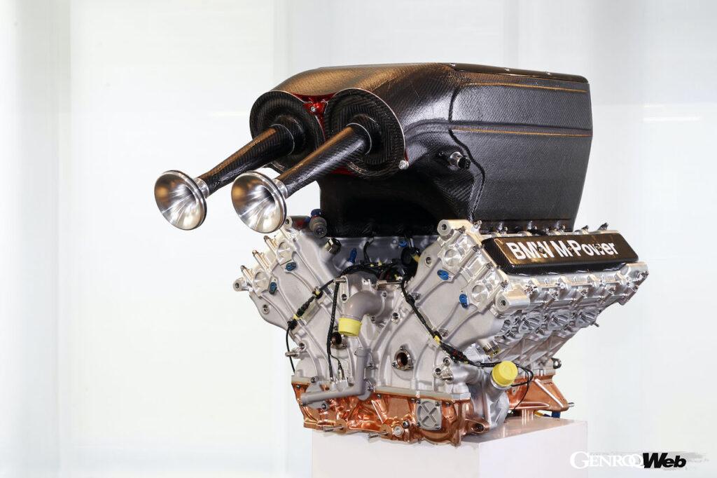 時間的な制約に加えて、厳しいLMDh規定に対応すべく、BMW M モータースポーツは2017年～2018年にDTMで使用された4.0リッターV型8気筒「P66/1」自然吸気エンジンをベースに選んだ。