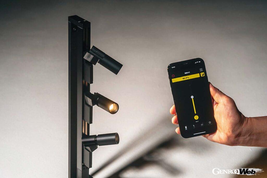 スマートフォン専用アプリの「SALIOT」で光の強弱をコントロールできる。電源のオン／オフだけでなく明るさの変化も時間で設定することが可能。