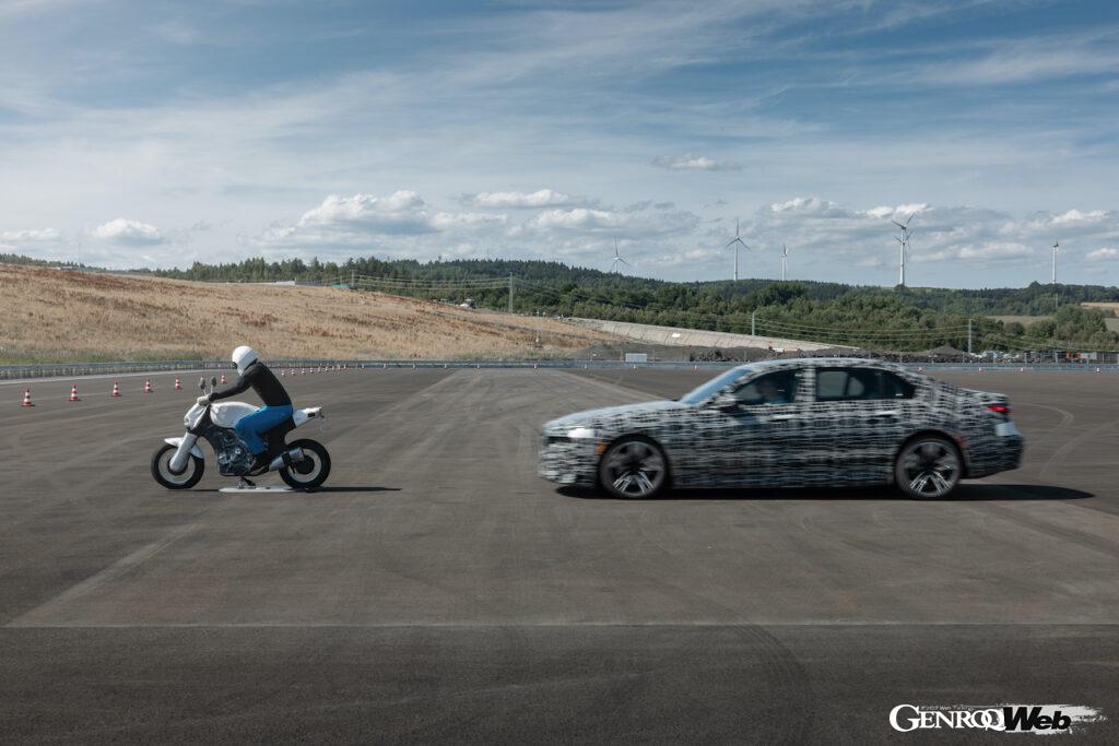 「自動運転や電動化の開発促進に向け、BMWがチェコ・ソコロフに新たなテスト施設「BMWグループ・フューチャー・モビリティ・センター」をオープン」の12枚目の画像