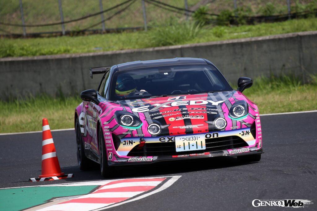 「「アルピーヌ A110 S」が全日本ジムカーナ選手権チャンピオン獲得！ 山野哲也のドライブでJG10クラスを制覇」の1枚目の画像
