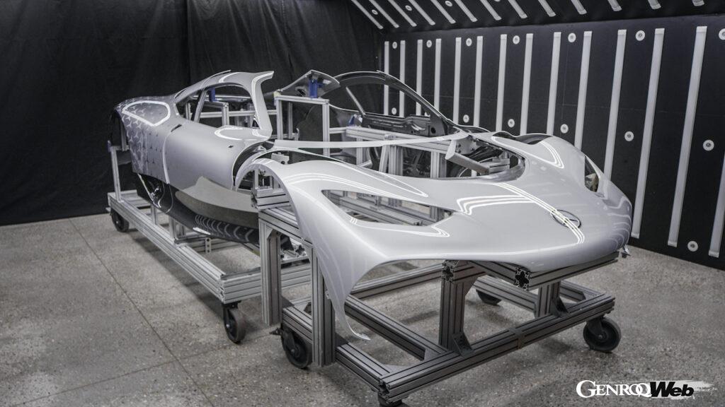 英国コベントリーの製造施設において、カスタマー向け1号車の製造がスタートした「メルセデスAMG ONE」。