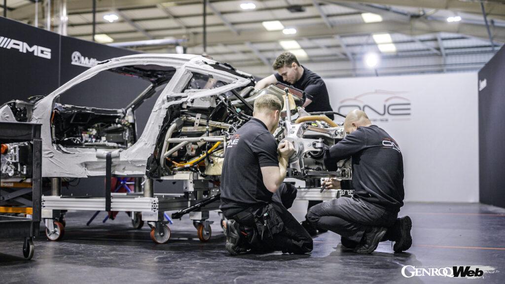 英国コベントリーの製造施設において、カスタマー向け1号車の製造がスタートした「メルセデスAMG ONE」。