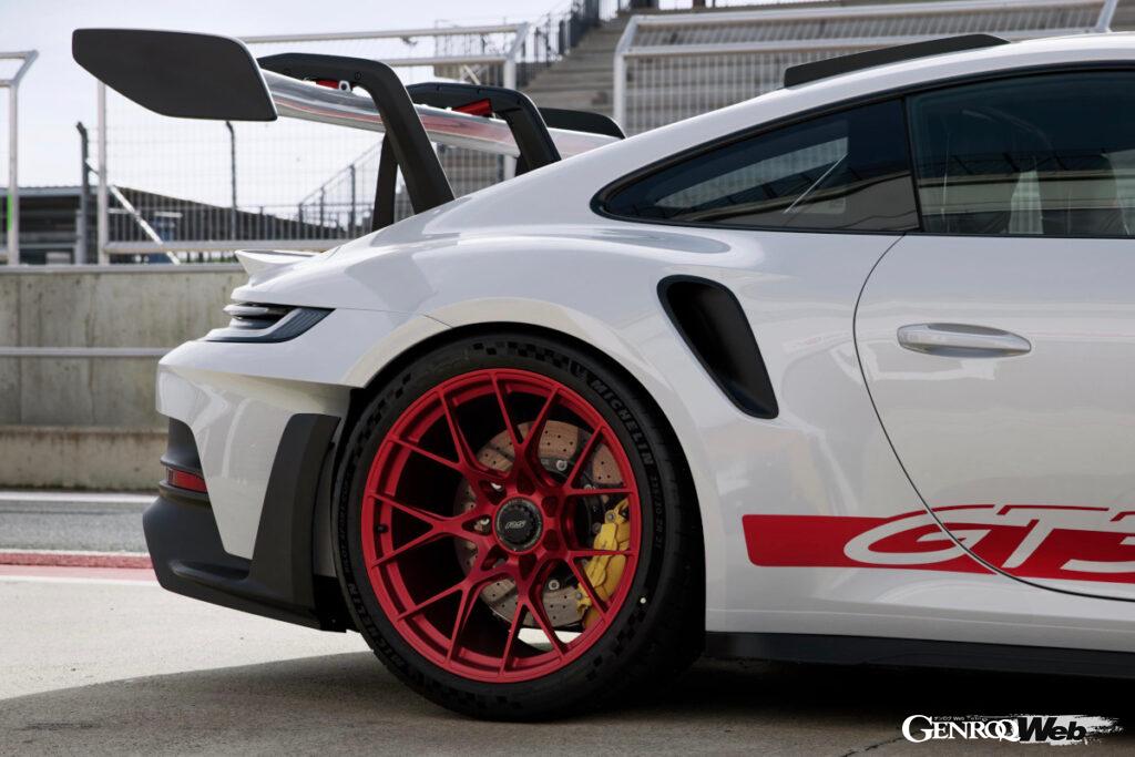 「「ポルシェ 911 GT3 RS」がワールドプレミア！ 最強仕様タイプ992の驚くべきその中身とは【動画】」の4枚目の画像