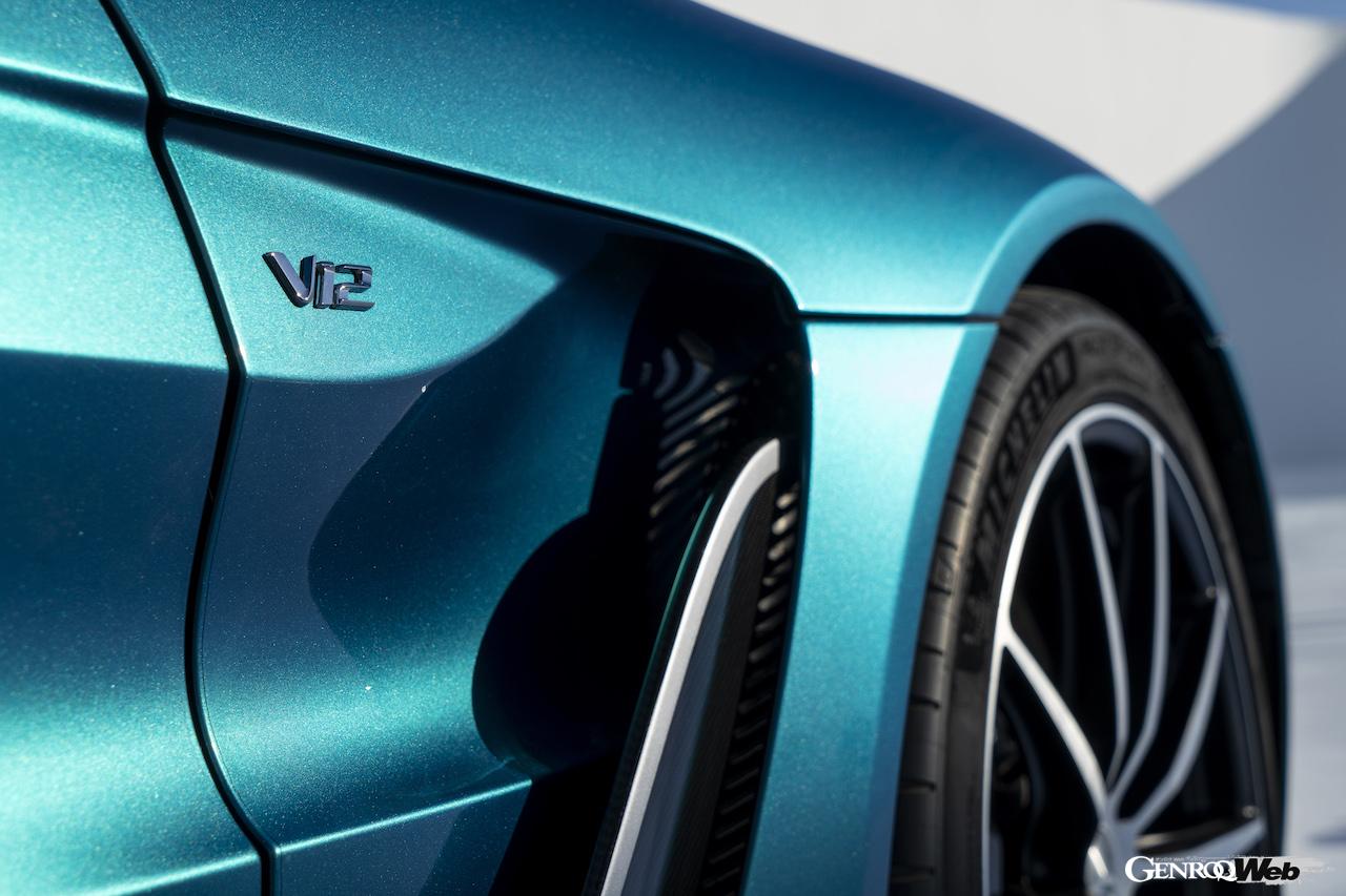 「最高出力700psの5.2リッターV12ツインターボ搭載、「アストンマーティン V12 ヴァンテージ ロードスター」デビュー」の13枚目の画像