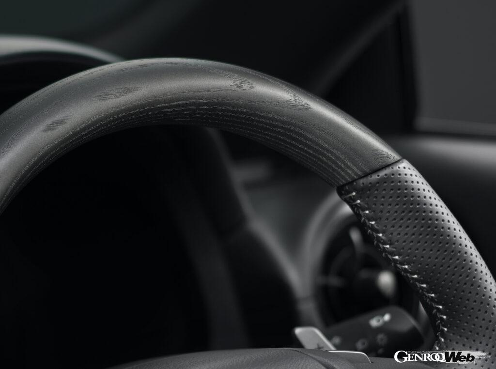「レクサスのスポーツサルーン「IS」のインテリアが変更、さらにバイトーンカラーの特別仕様車「F SPORT Mode Black Ⅲ」を設定」の11枚目の画像