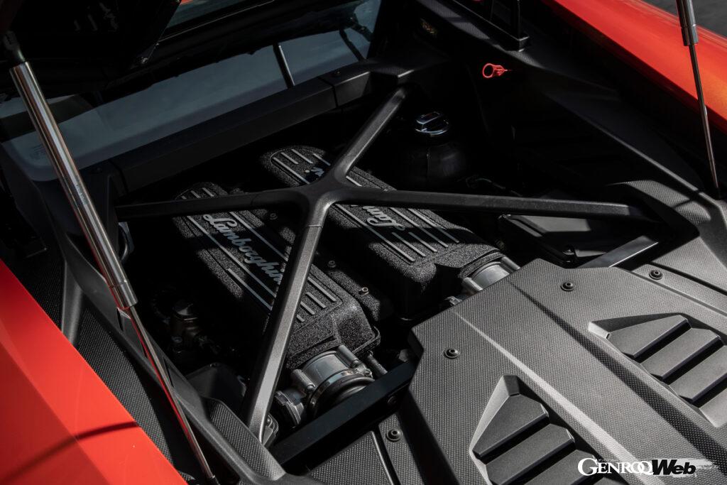 5.2リッターV10自然吸気エンジンこそランボルギーニ ウラカンEVOの大きな魅力である。