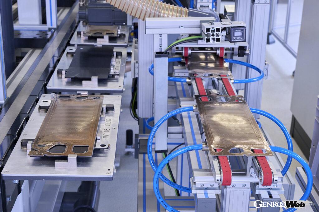 BMW iX5 ハイドロジェンに搭載される水素燃料電池システムを生産する、ミュンヘンの水素コンピテンス・センター。